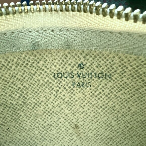 Louis Vuitton Damier Azur Key Pouch - Picture 2 of 13
